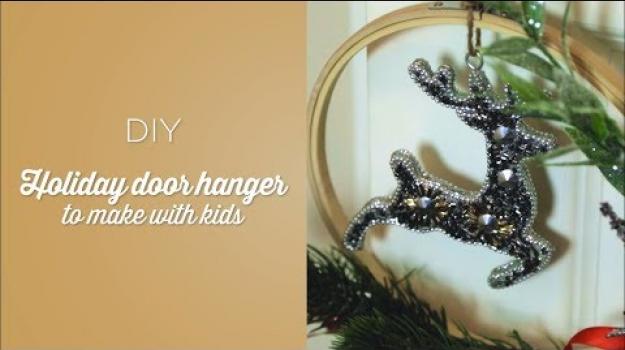 Embedded thumbnail for DIY Holiday Door Hanger to Make with Your Kids