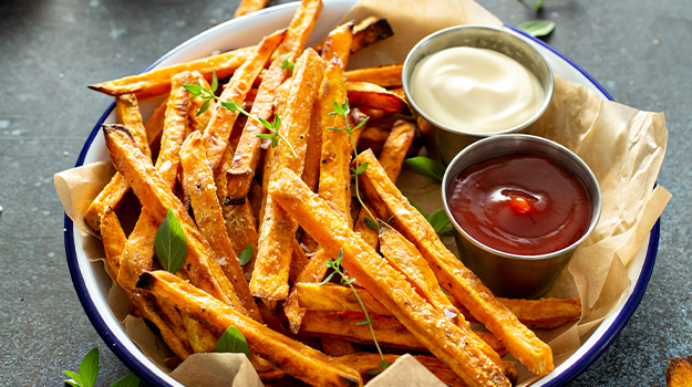 PMXGardening_Web_Article_HealthyRecepiesSuperBowl_SweetPotatoFries