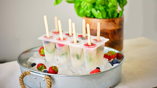 Popsicles champagne et fleurs