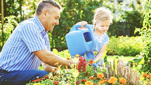 promix-gardening-father-daughter-garden