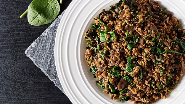 Couscous aux lentilles, champignons et épinards