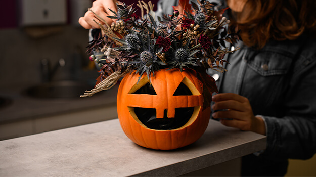 pro-mix-how-to-decorate-pumpkins-with-flowers-12