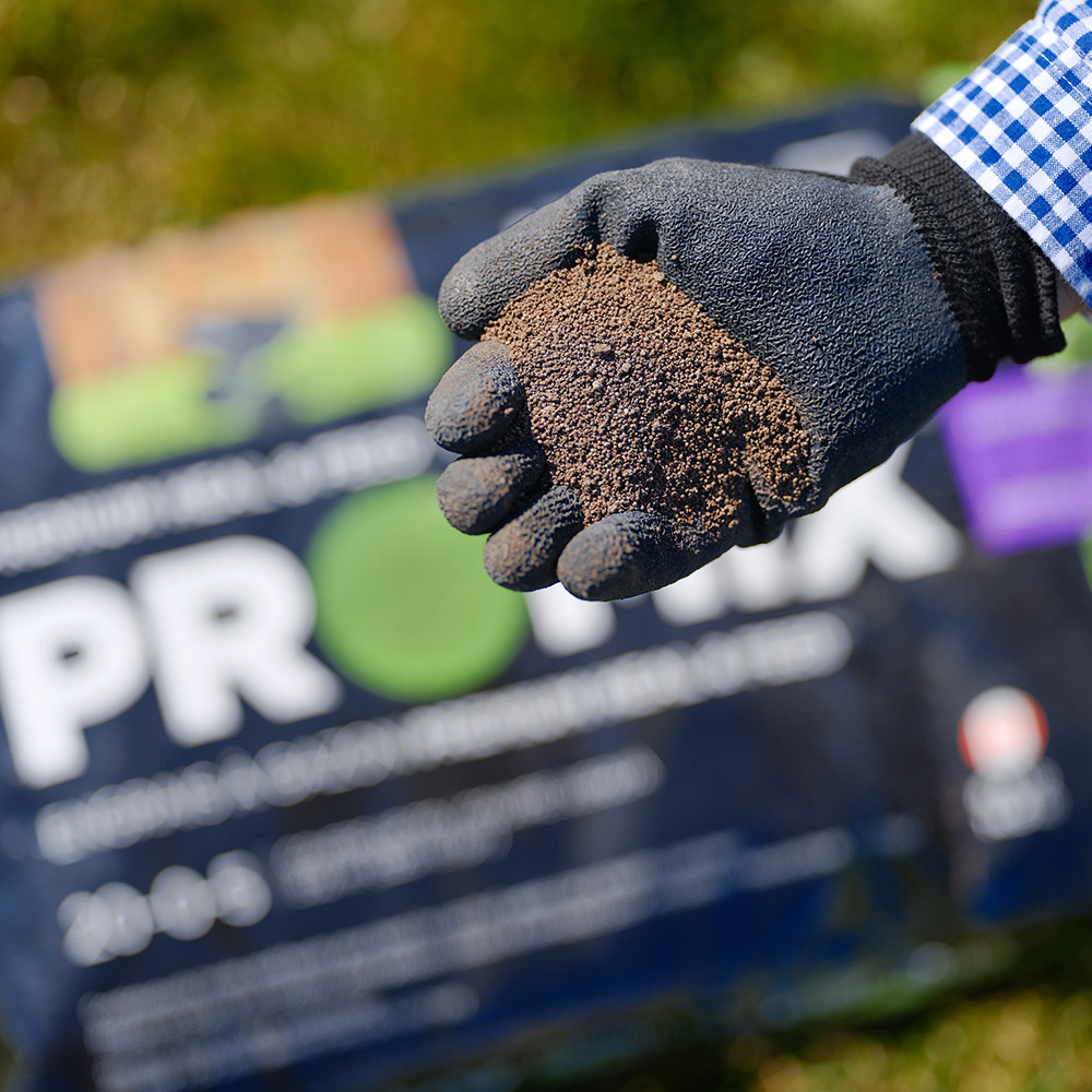 PRO-MIX Premium Heal and Feed Lawn Fertilizer 20-0-5