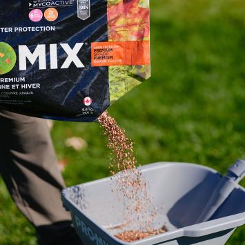 PRO-MIX Premium Fall and Winter Protection Lawn Fertilizer